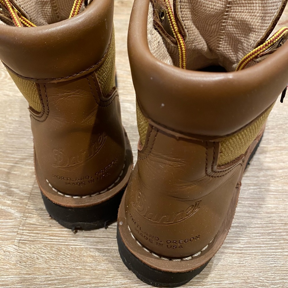 Danner Women’s Light Khaki Boots - Picture 5 of 11